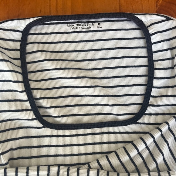 Abercrombie Cropped Square Neck White and Navy Striped Shirt Soft a&f essentials - Picture 3 of 3